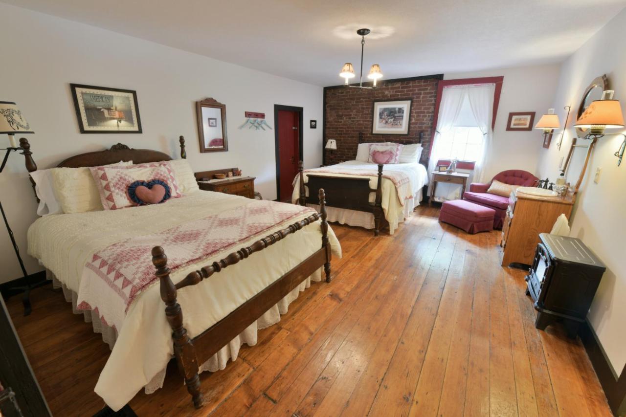 The Pines Of Dresden Bed and Breakfast Eksteriør billede