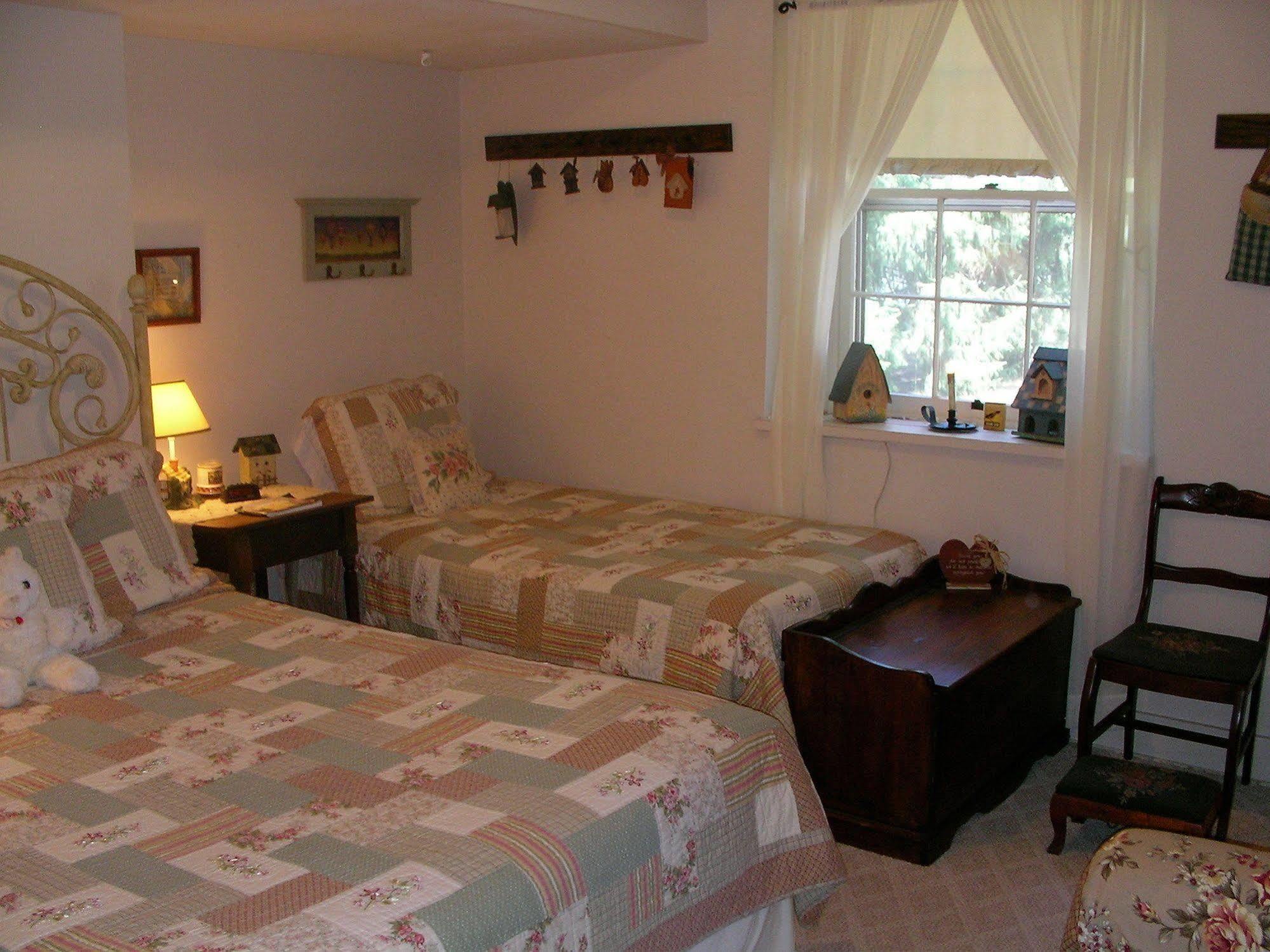 The Pines Of Dresden Bed and Breakfast Værelse billede