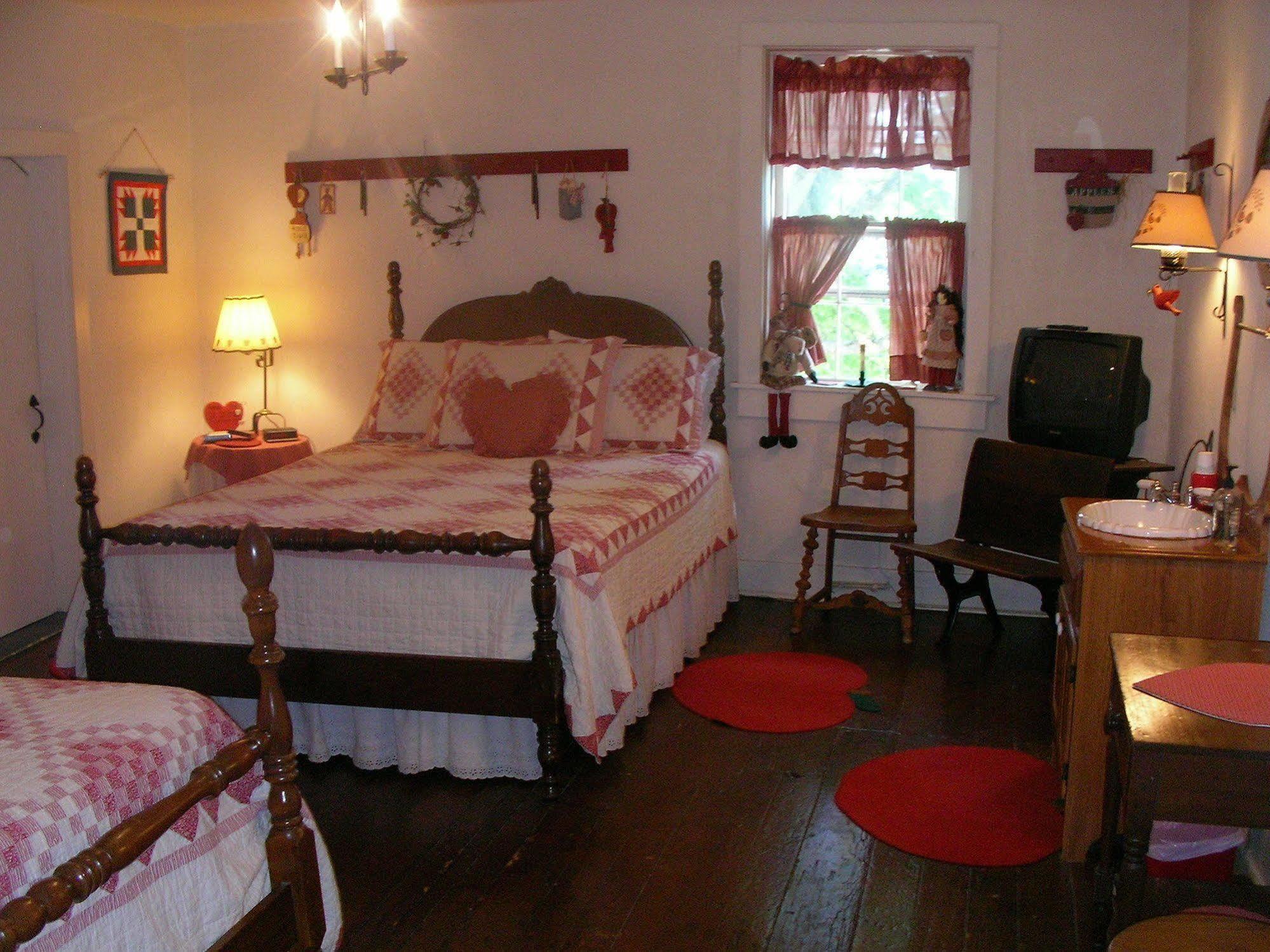 The Pines Of Dresden Bed and Breakfast Værelse billede