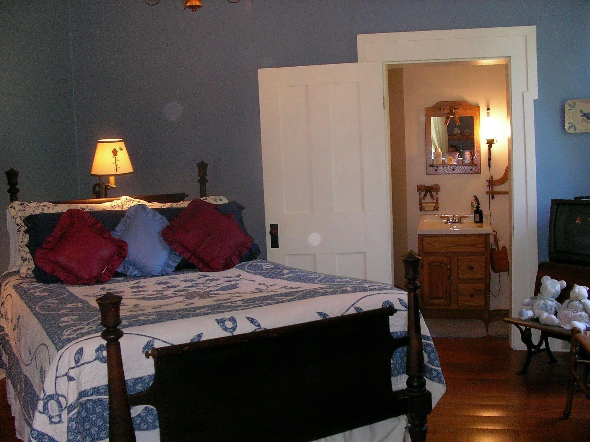 The Pines Of Dresden Bed and Breakfast Værelse billede