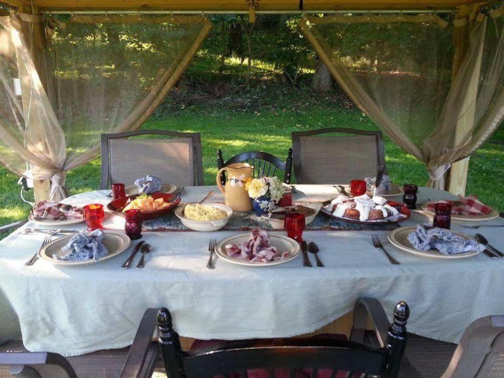 The Pines Of Dresden Bed and Breakfast Eksteriør billede